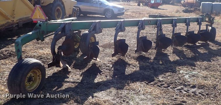 image for item DQ3905 John Deere 3600  plow