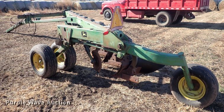 image for item DQ3905 John Deere 3600  plow