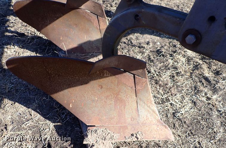 image for item DQ3905 John Deere 3600  plow