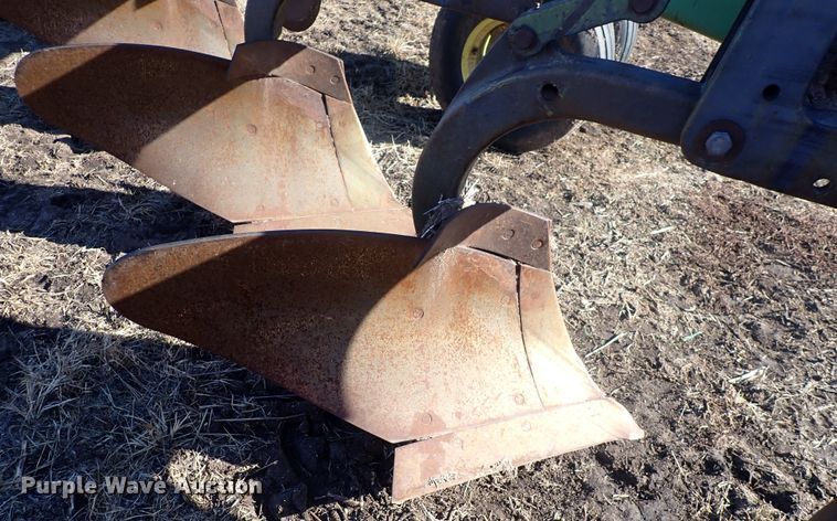 image for item DQ3905 John Deere 3600  plow