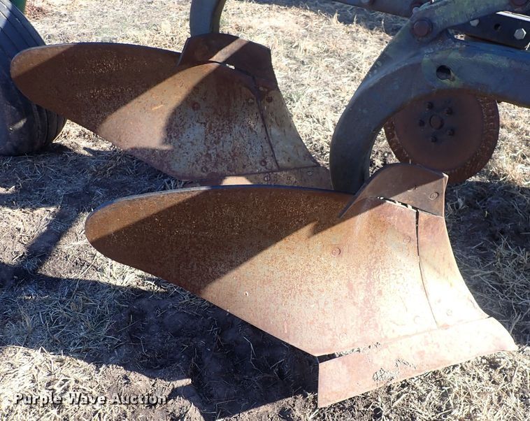 image for item DQ3905 John Deere 3600  plow