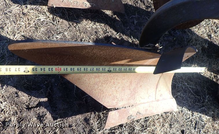 image for item DQ3905 John Deere 3600  plow