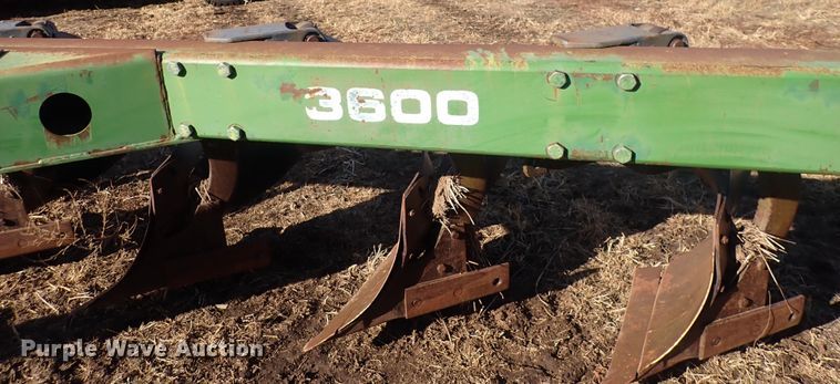 image for item DQ3905 John Deere 3600  plow