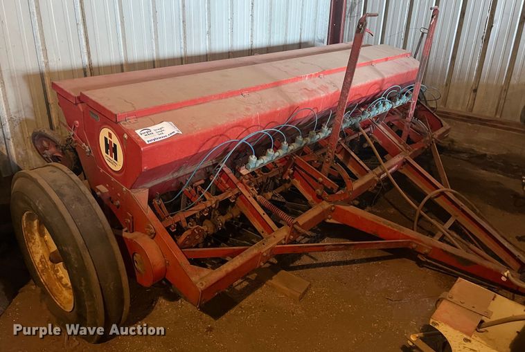 image for item DQ3907 International 10  grain drill