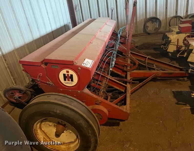 image for item DQ3907 International 10  grain drill