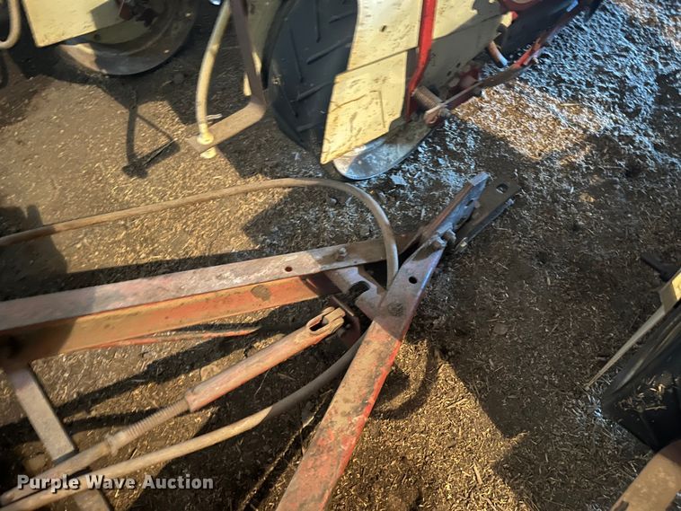 image for item DQ3907 International 10  grain drill