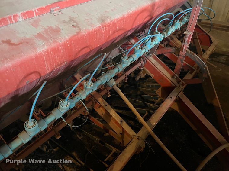 image for item DQ3907 International 10  grain drill