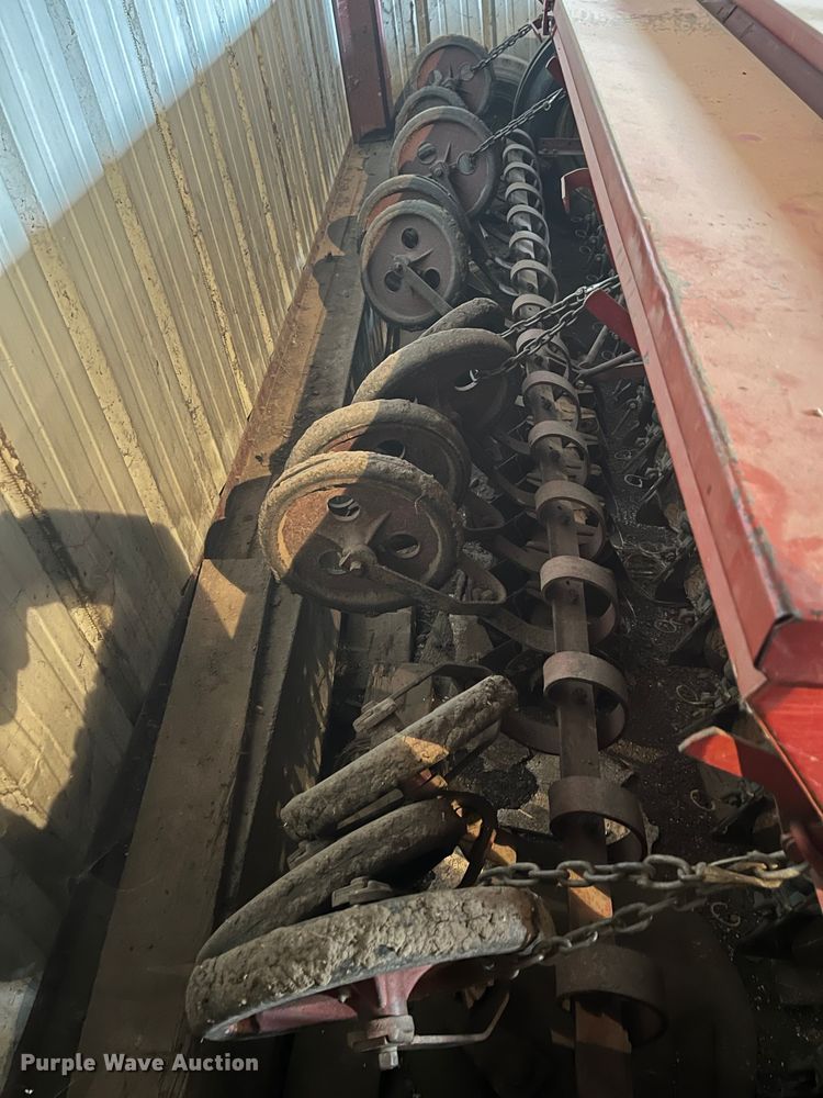 image for item DQ3907 International 10  grain drill