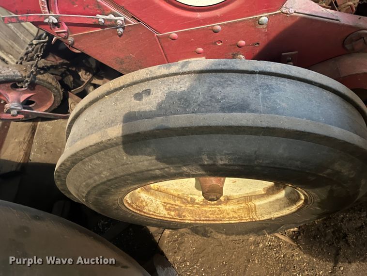 image for item DQ3907 International 10  grain drill