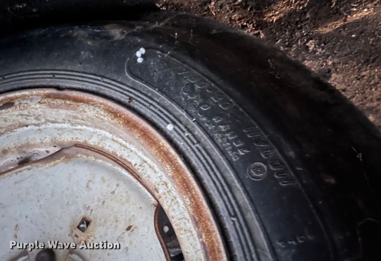 image for item DQ3907 International 10  grain drill