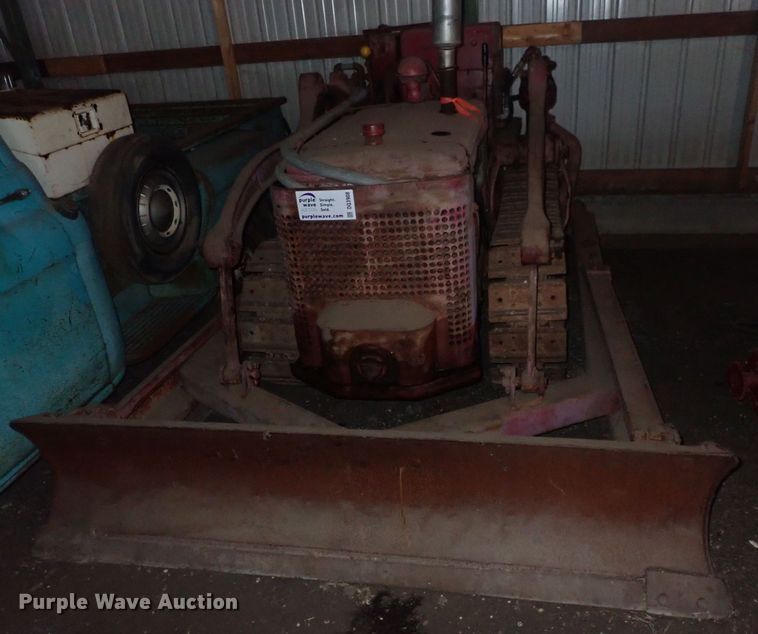 image for item DQ3908 1950 International T6  dozer