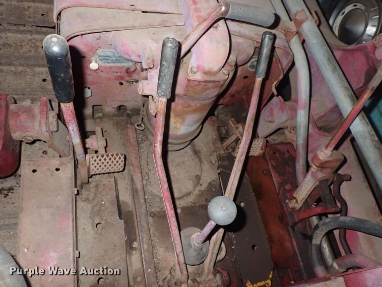 image for item DQ3908 1950 International T6  dozer