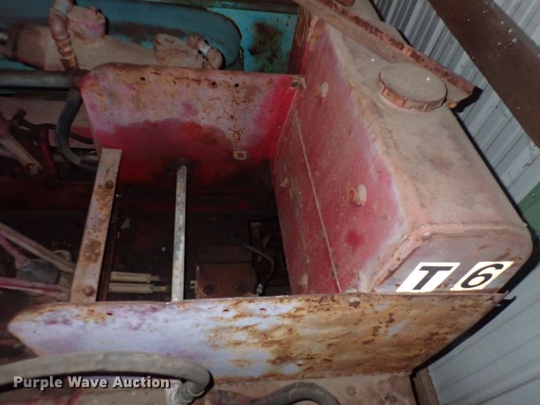 image for item DQ3908 1950 International T6  dozer