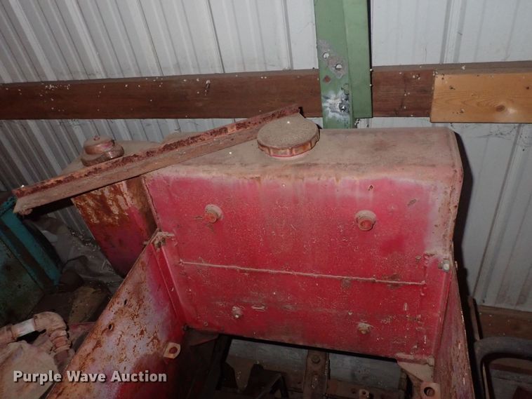 image for item DQ3908 1950 International T6  dozer