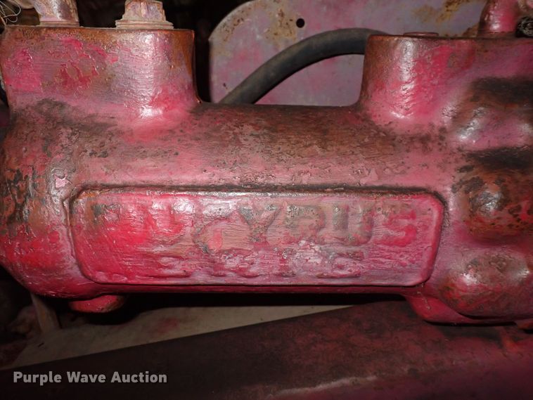 image for item DQ3908 1950 International T6  dozer