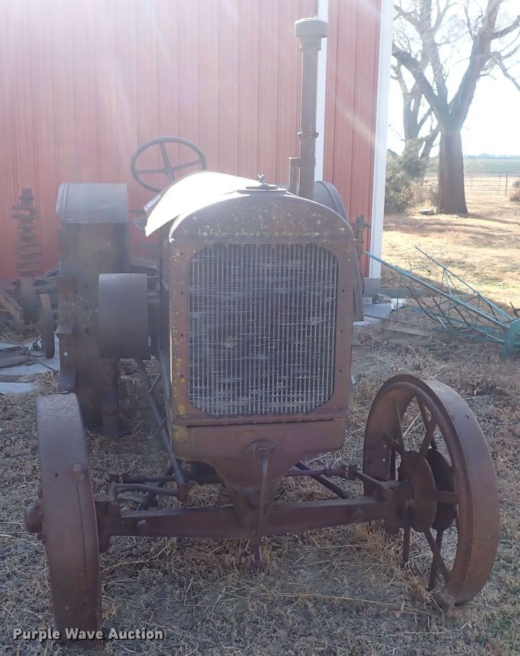 image for item DQ3909 McCormick-Deering  tractor