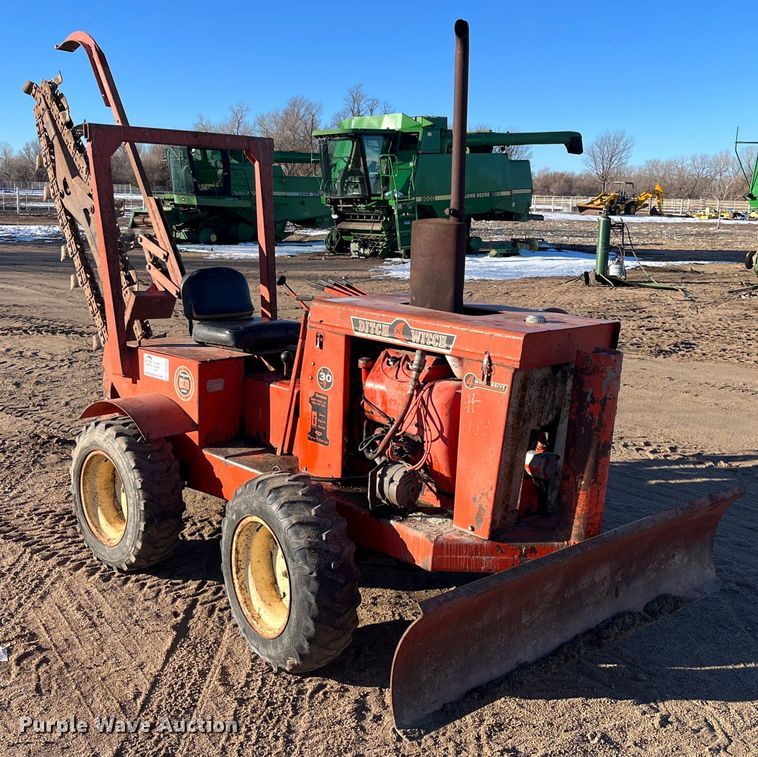 image for item DQ3996 Ditch Witch V30 trencher
