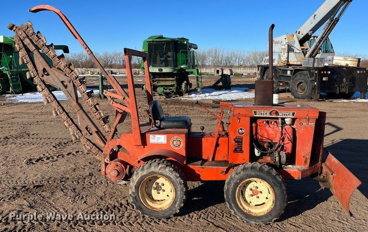 image for item DQ3996 Ditch Witch V30 trencher
