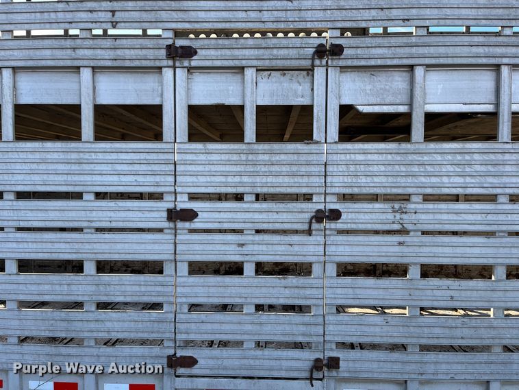 image for item DR7430 1984 Barrett  livestock trailer