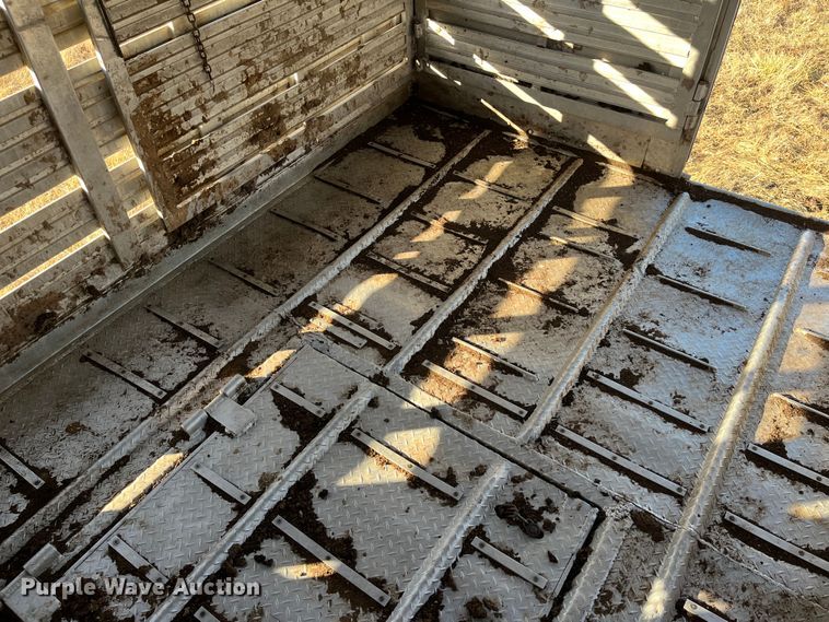 image for item DR7430 1984 Barrett  livestock trailer