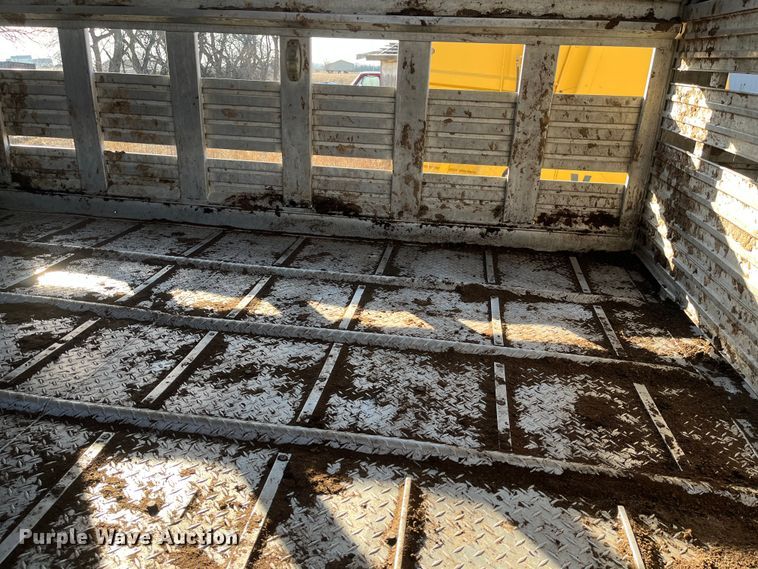 image for item DR7430 1984 Barrett  livestock trailer