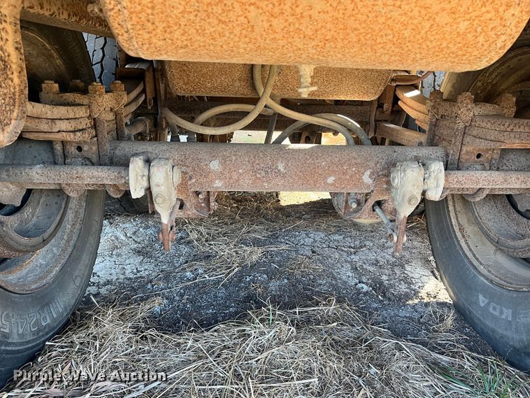 image for item DR7430 1984 Barrett  livestock trailer