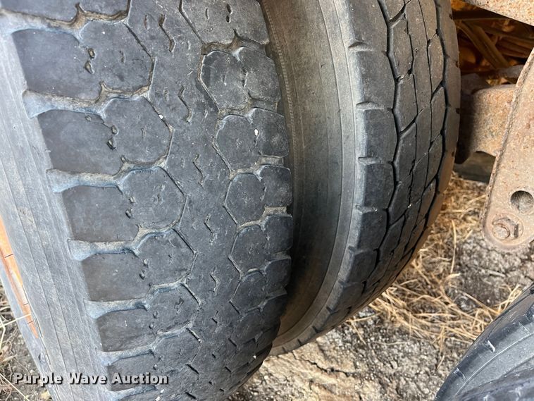 image for item DR7430 1984 Barrett  livestock trailer