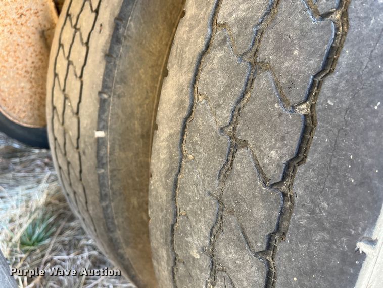 image for item DR7430 1984 Barrett  livestock trailer