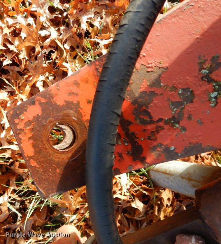 image for item HF9474 1982 Hesston 5510 round baler