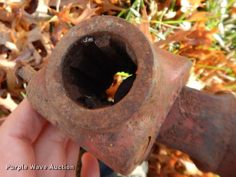 image for item HF9474 1982 Hesston 5510 round baler