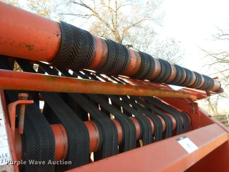 image for item HF9474 1982 Hesston 5510 round baler