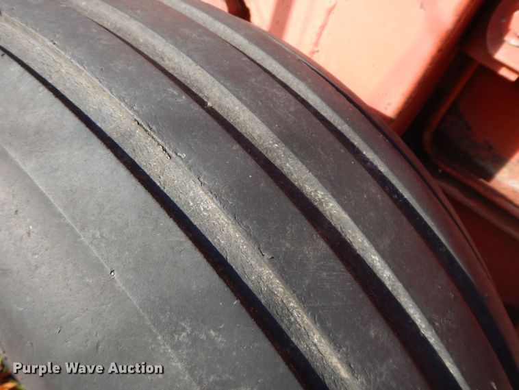 image for item HF9474 1982 Hesston 5510 round baler