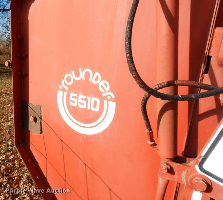image for item HF9474 1982 Hesston 5510 round baler