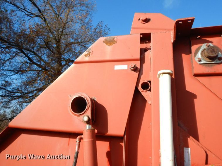 image for item HF9474 1982 Hesston 5510 round baler