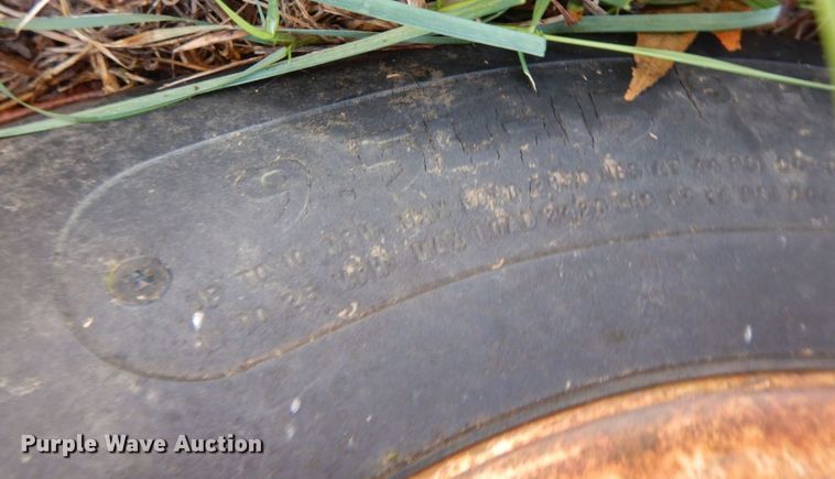 image for item HF9474 1982 Hesston 5510 round baler