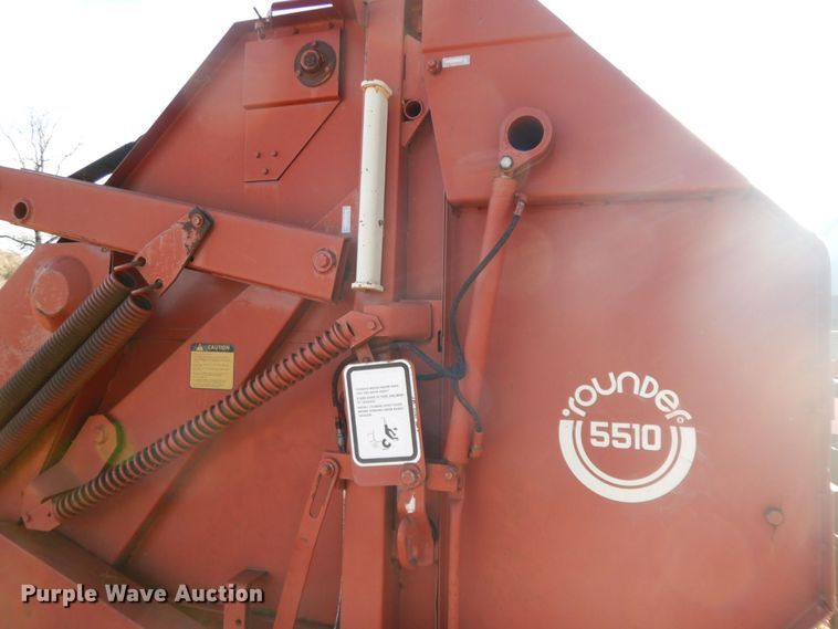 image for item HF9474 1982 Hesston 5510 round baler