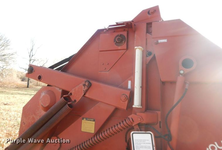 image for item HF9474 1982 Hesston 5510 round baler