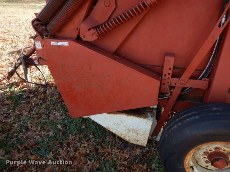 image for item HF9474 1982 Hesston 5510 round baler