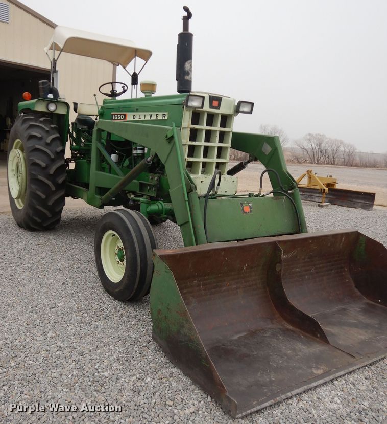 image for item JQ9929 1968 Oliver 1650  tractor