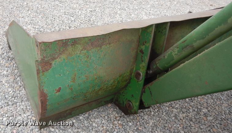 image for item JQ9929 1968 Oliver 1650  tractor