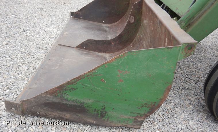 image for item JQ9929 1968 Oliver 1650  tractor