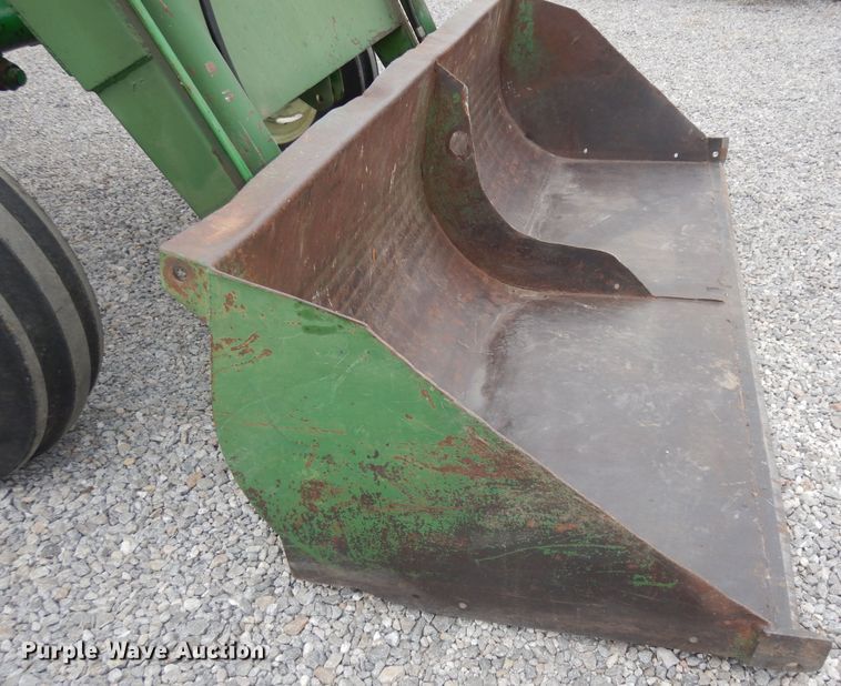 image for item JQ9929 1968 Oliver 1650  tractor