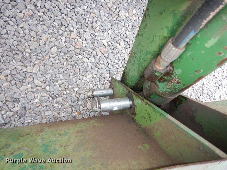 image for item JQ9929 1968 Oliver 1650  tractor