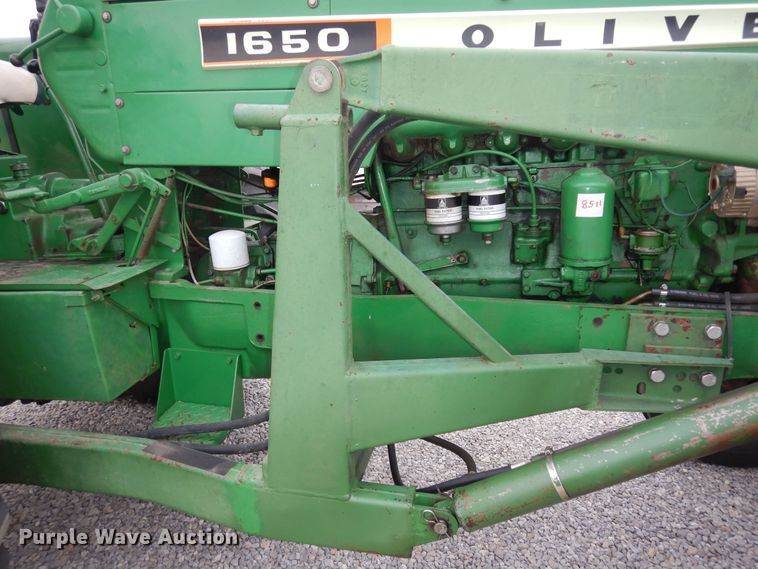 image for item JQ9929 1968 Oliver 1650  tractor