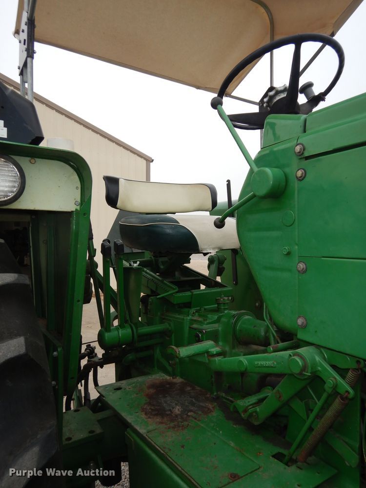 image for item JQ9929 1968 Oliver 1650  tractor