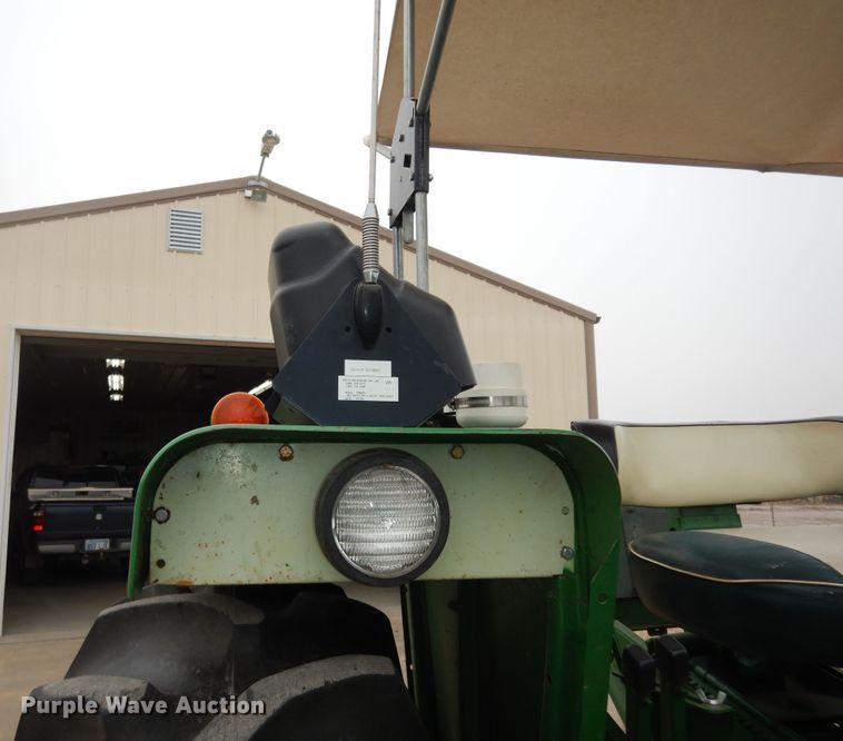 image for item JQ9929 1968 Oliver 1650  tractor