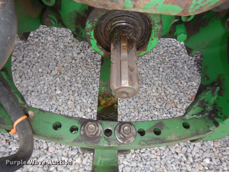 image for item JQ9929 1968 Oliver 1650  tractor