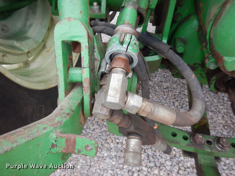 image for item JQ9929 1968 Oliver 1650  tractor