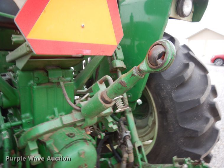 image for item JQ9929 1968 Oliver 1650  tractor