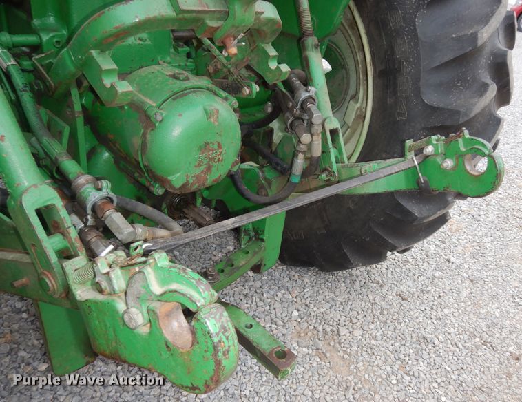 image for item JQ9929 1968 Oliver 1650  tractor